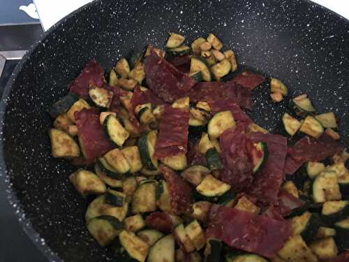 COURGETTES SAUTEES AUX AMANDES ET CHORIZO