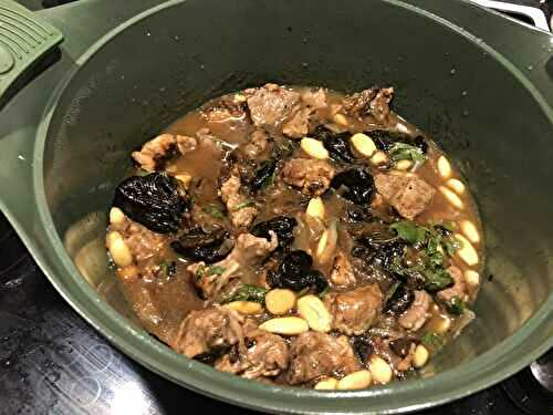 SAUTE DE PORC AUX PRUNEAUX ET AMANDES