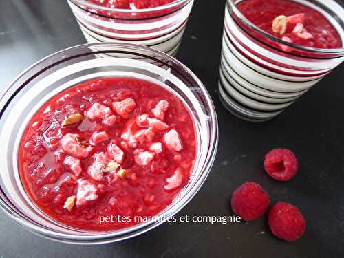 Panna cotta framboises et praline pour octobre rose