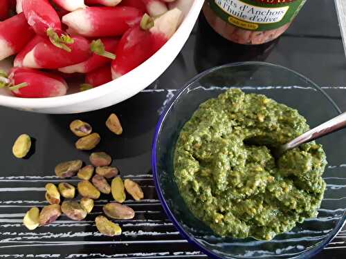 Pesto de fanes de radis anchois et pistaches