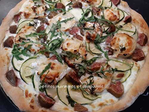 Pizza courgettes chèvre figues et miel