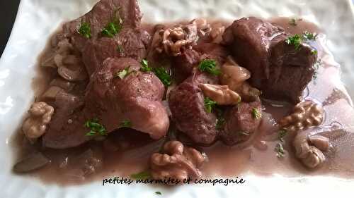 Sauté de porc au vin rouge et noix - PETITES MARMITES & COMPAGNIE