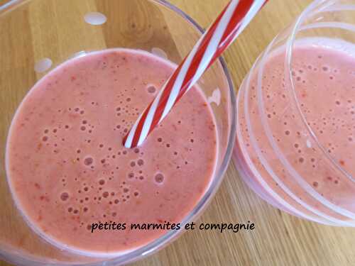 Smoothie fraises et lait de coco