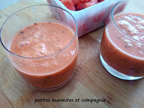 Smoothie pastèque coco menthe