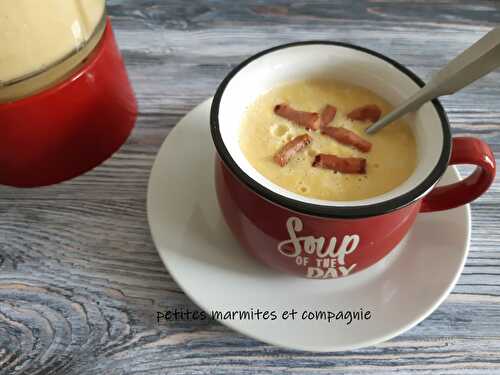 Soupe de maïs et dés de bacon