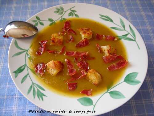 Soupe paysanne aux croûtons et chips de lonzo