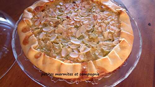 Tarte à la rhubarbe et aux amandes