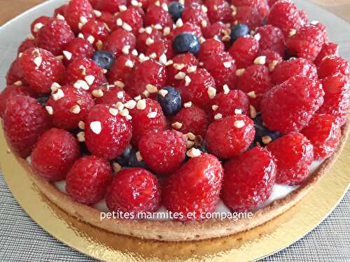 Tarte aux framboises et pâtissière à la tonka