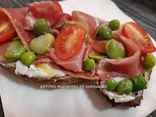 Tartine chèvre jambon de Bayonne et petits légumes