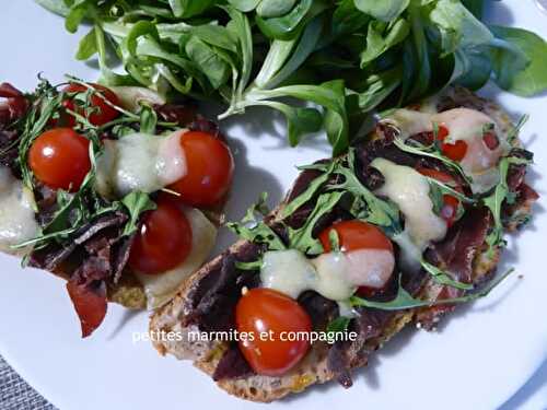 Tartines pesto viande de grison tomates emmental