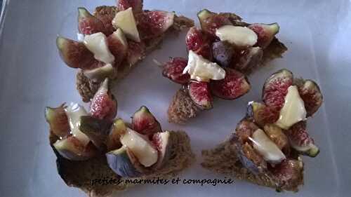 Toasts aux figues chèvre et miel