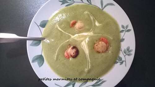 Velouté de courgettes aux Saint Jacques et curry