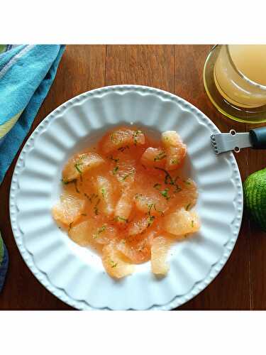 Nage de pomelos rosés aux zestes de citron vert