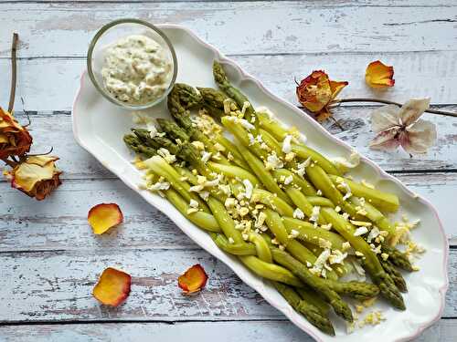 Asperges sauce aux œufs durs