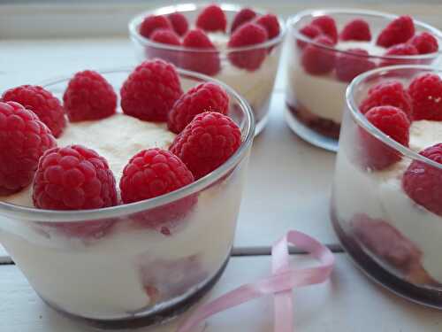 Verrines aux biscuits roses et framboises