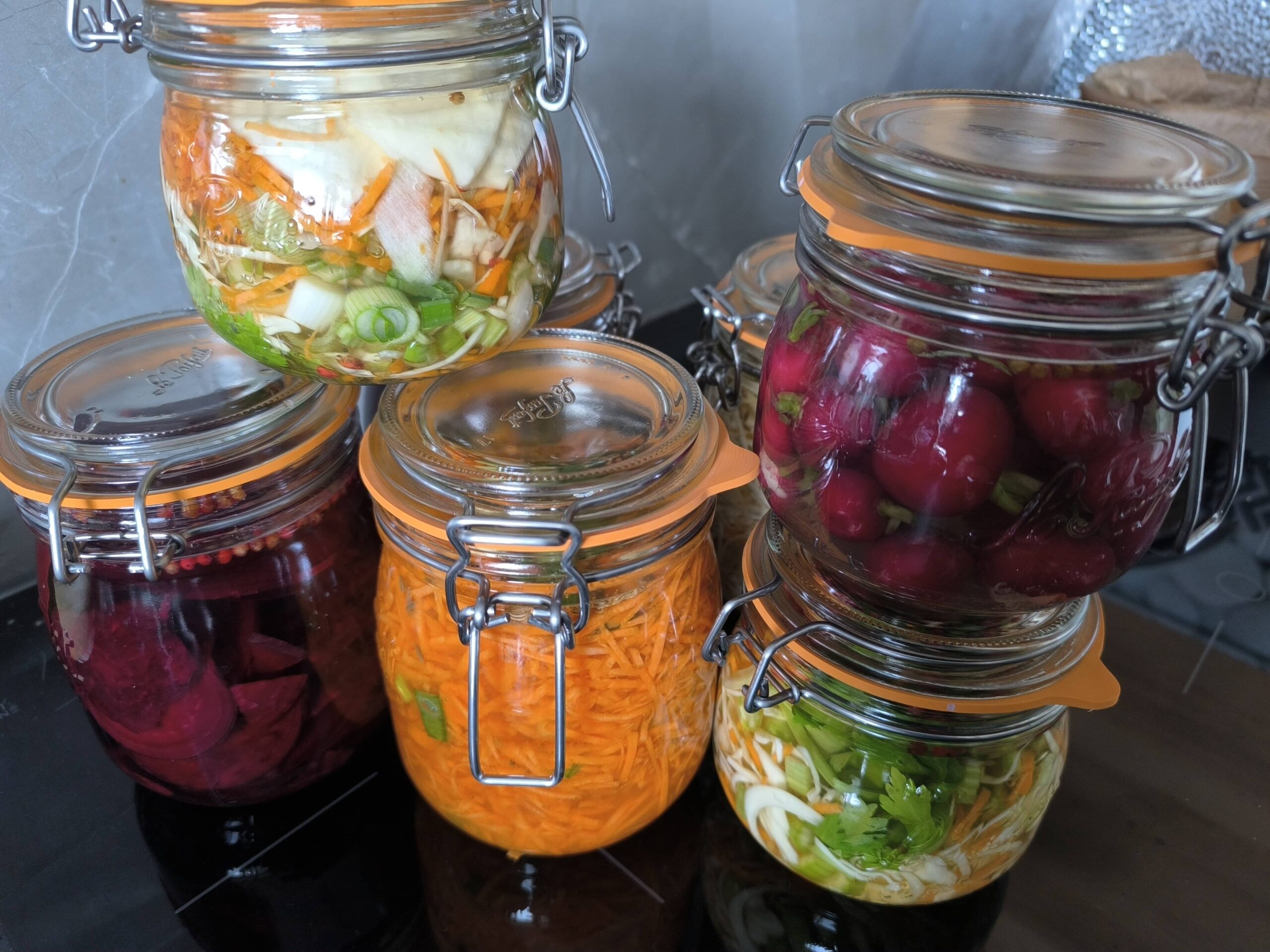 Légumes fermentés maison : une explosion de saveurs et de bienfaits toute l’année