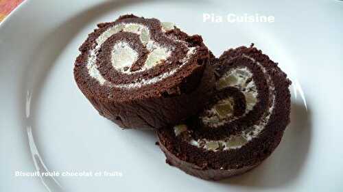 Biscuit roulé au chocolat et framboises