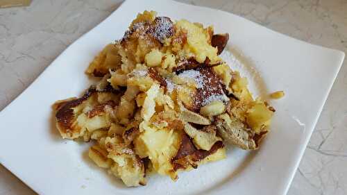 Crêpe aux pommes                                                 ou Kaiserschmarren ou Pasteras aux pommes