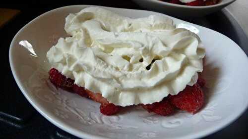 Fraises au sucre et chantilly