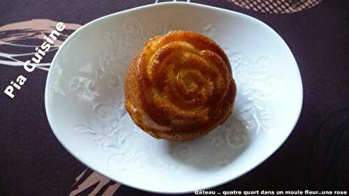 Gâteau Quatre quart dans moule silicone fleur ..une rose