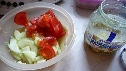 Petite salade rapide concombre, tomates, feta