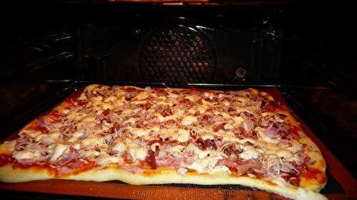 Pizza jambon lardons mozzarella