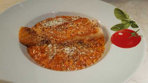 Risotto aux tomates avec filet de saumon
