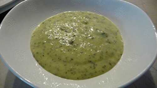 Velouté froid de courgettes et basilic