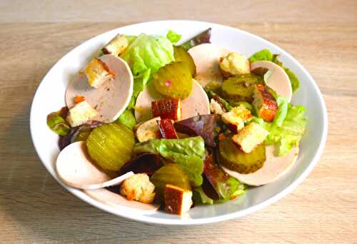 Salade bavaroise de mortadelle « wurstsalat »