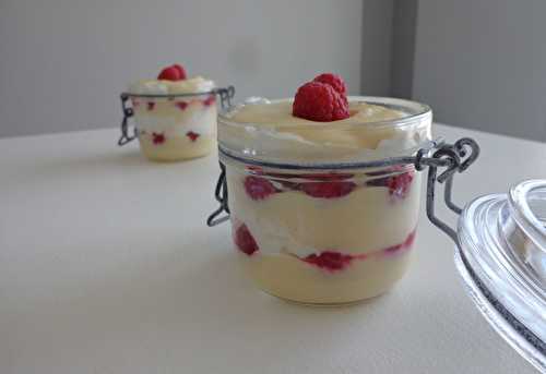 Coupe de crème de citron aux framboises