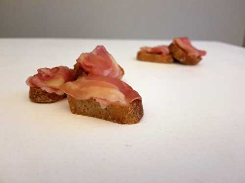 Crostinis de jambon fumé et raclette