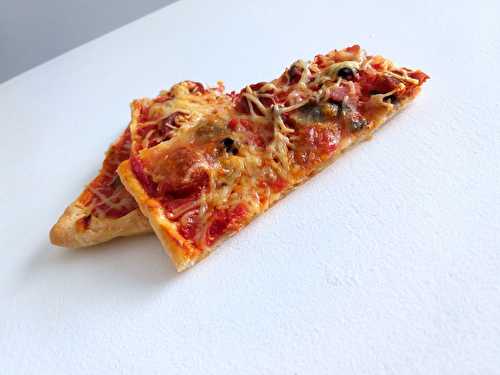 Pizza chorizo, jambon et champignons - Plaisir-Goumand