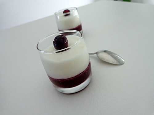 Verrines de mousse au fromage blanc et son coulis de myrtilles