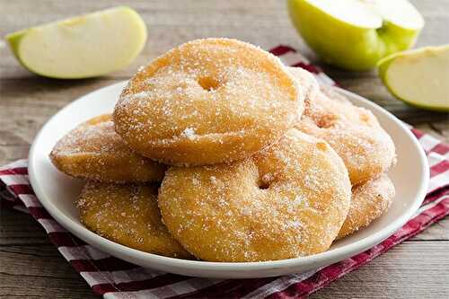 Beignets aux pommes pour le carnaval