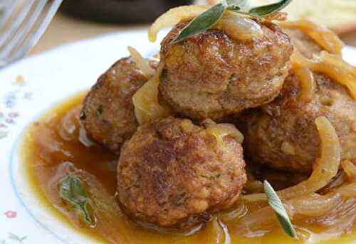 Boulettes de Bœuf aux Oignons et Vin Blanc