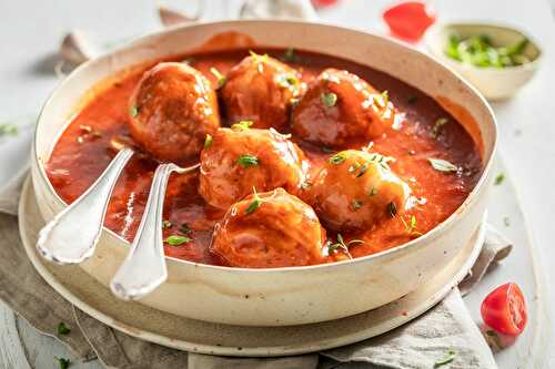 Boulettes de viande aux courgettes et à la sauce tomate