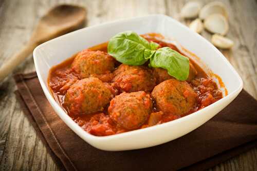 Boulettes de viande aux courgettes et sauce tomate