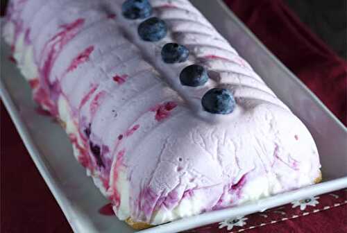 Bûche Légère à la Mousse de Yaourt et Myrtilles