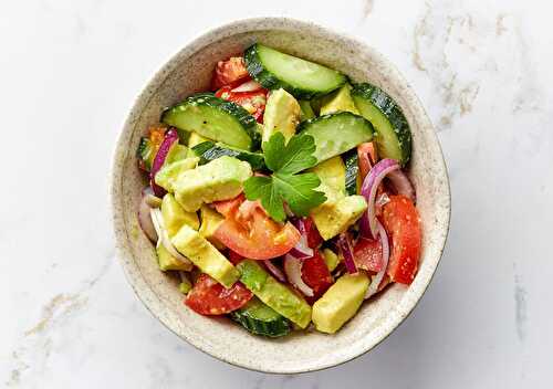 Cette salade d'avocat et tomate est tellement délicieuse et saine !