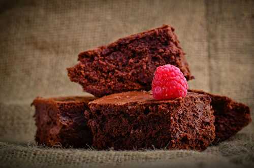 Gâteau au chocolat et framboises