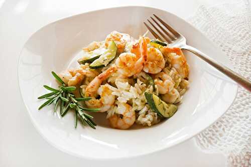 La savoureuse salade de riz aux courgettes et crevettes