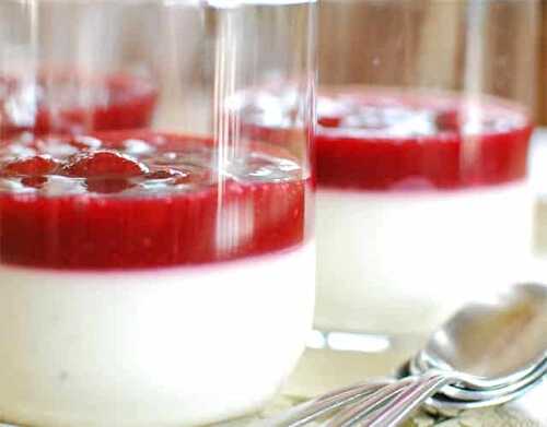 Panna cotta au coulis de framboise