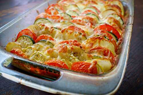 Plat simple de saison : Gratin de pommes de terre de courgettes et de tomates