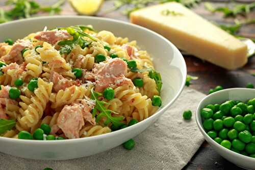 Poêlée de pâtes aux petits pois et saumon