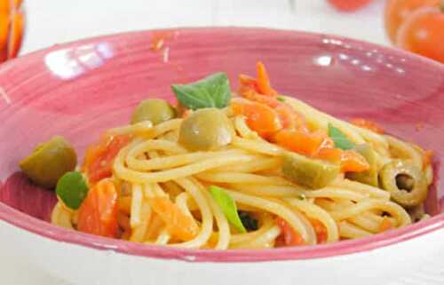 Spaghettis aux Tomates Cerises et Olives Vertes