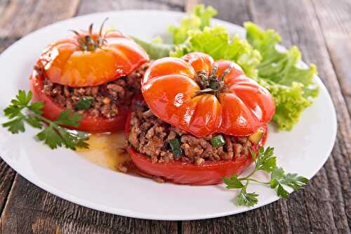 Tomates farcies au riz et courgettes