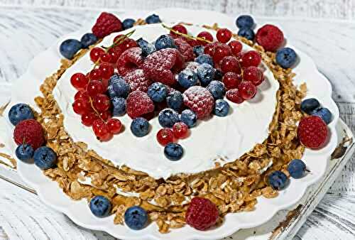 Gâteau à l'avoine avec yaourt et baies fraîches