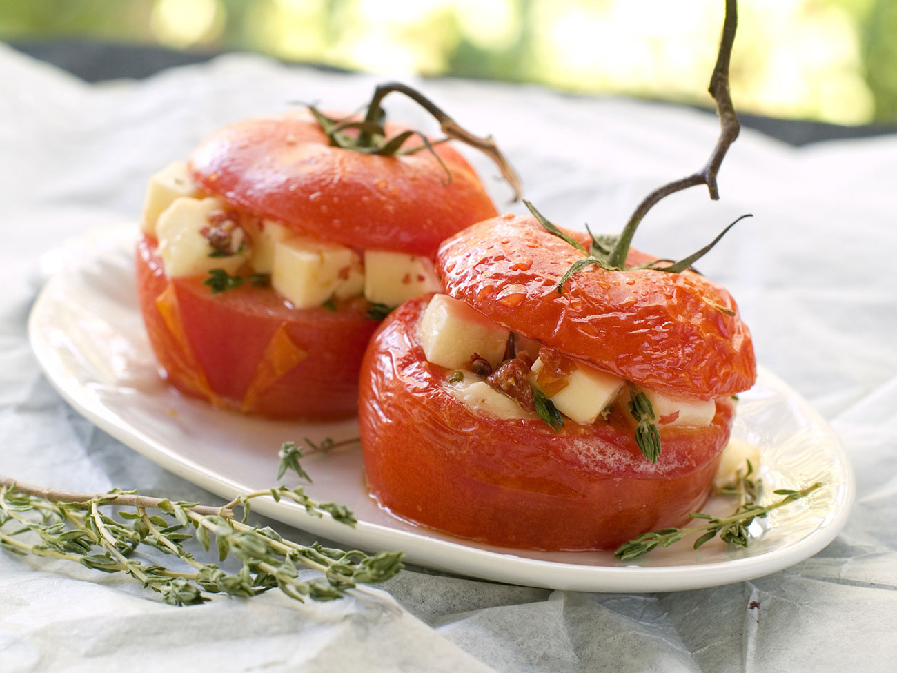 Savourez la Simplicité : Tomates farcies au fromage et herbes