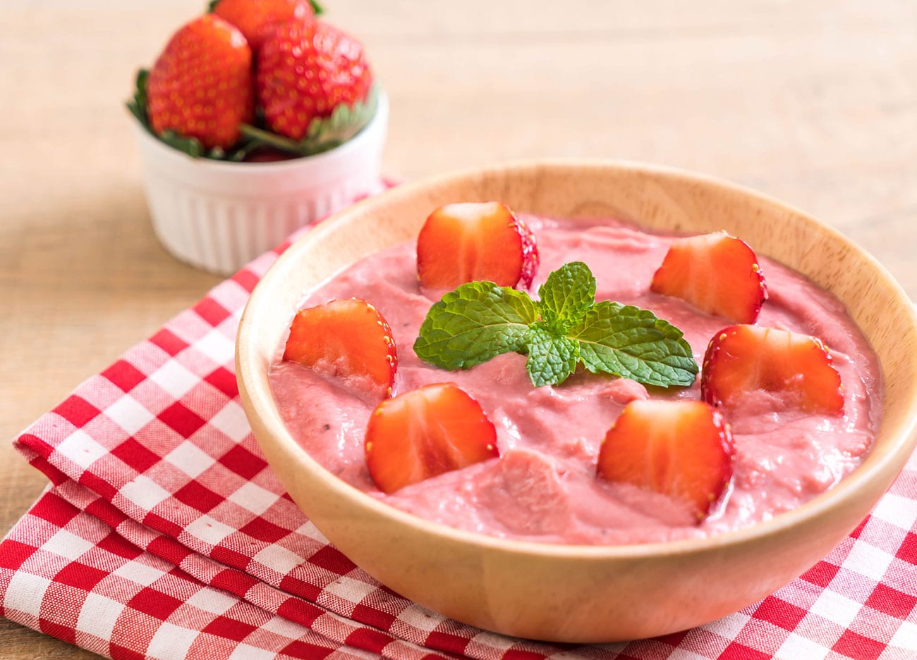 Un délice frais et crémeux : Mousse de fraise à la menthe