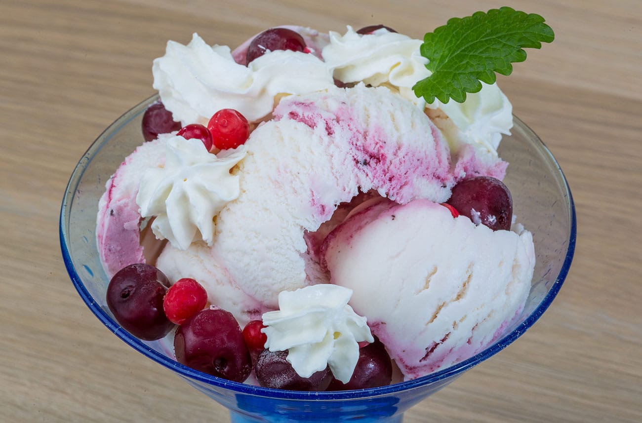 Glace au Yaourt et Fruits Rouges : Tout le Goût de l'été dans Une Glace